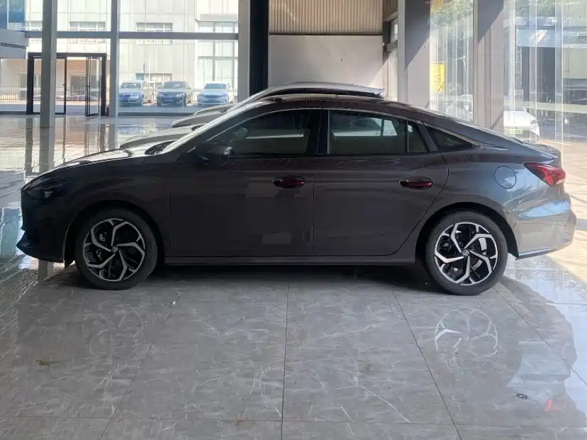 MG MG5 — миниатюра 3