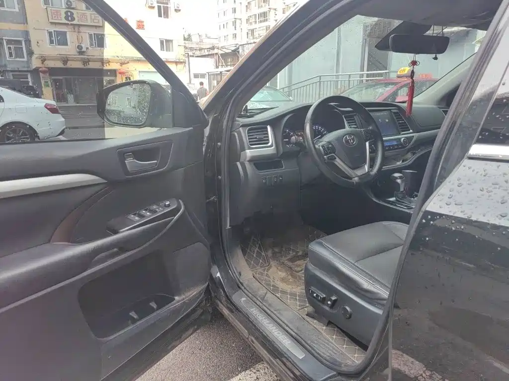 Toyota Highlander — миниатюра 12