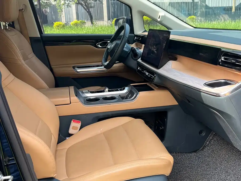GAC Motor Trumpchi E8 PHEV — миниатюра 11