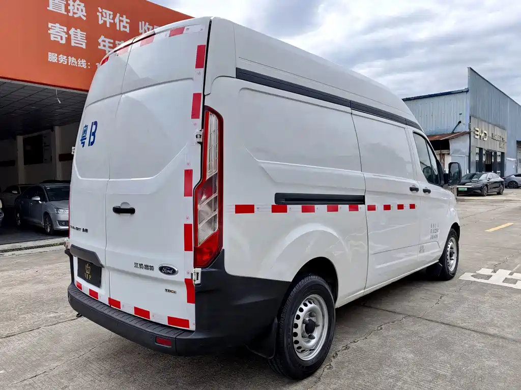 Ford Transit — миниатюра 4