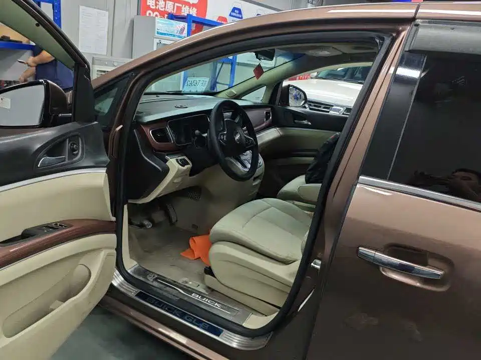 Buick GL8 — миниатюра 3