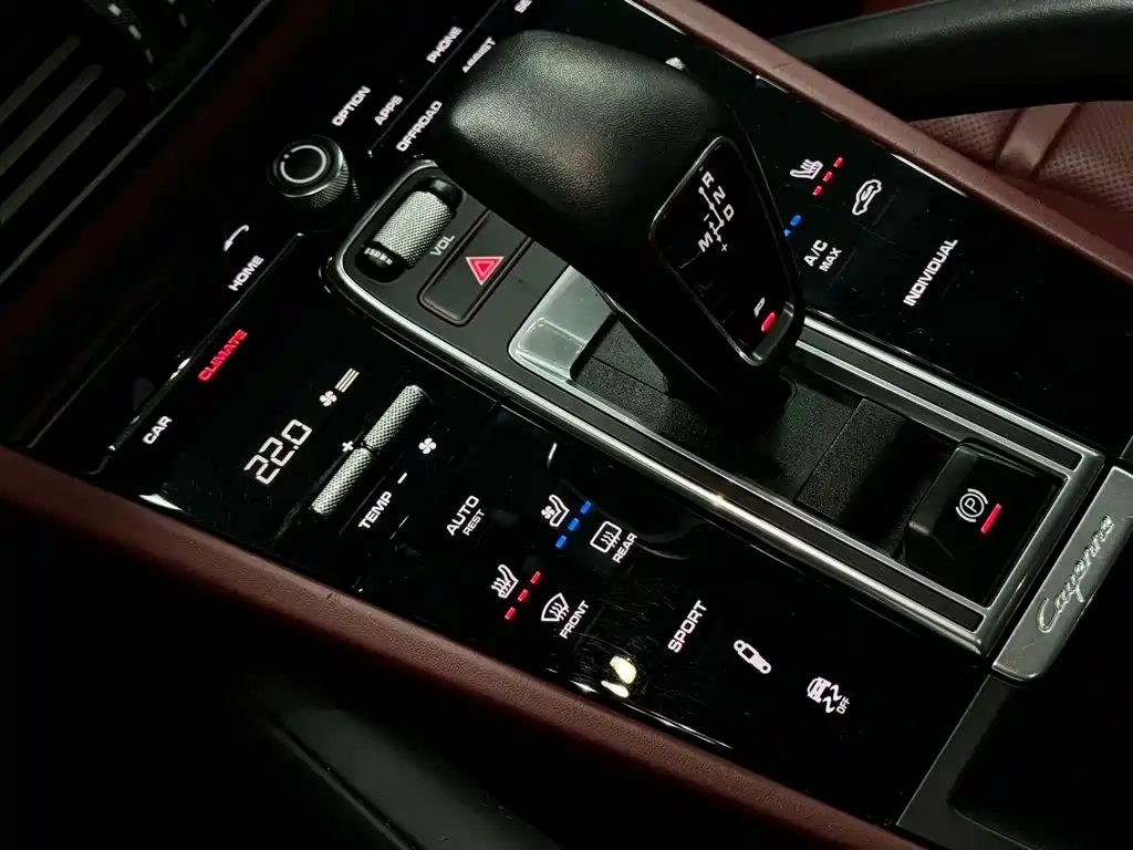 Porsche Cayenne — миниатюра 9