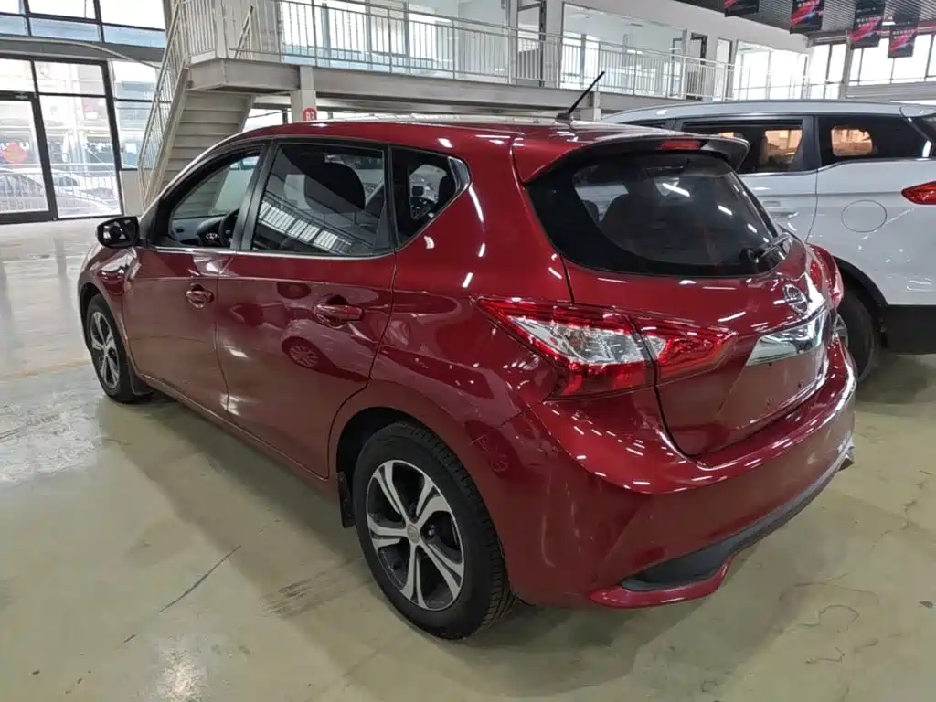 Nissan Tiida — миниатюра 5