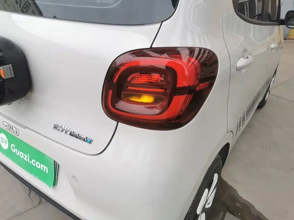 Wuling MINIEV — миниатюра 8