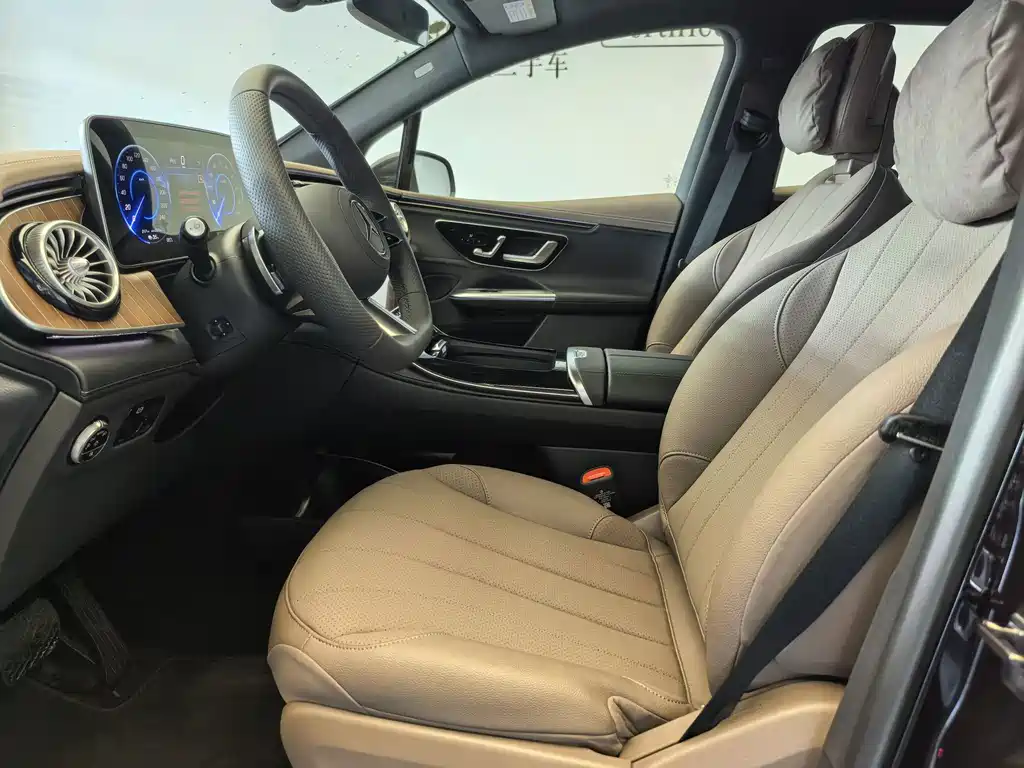 Mercedes-Benz EQE SUV — миниатюра 6