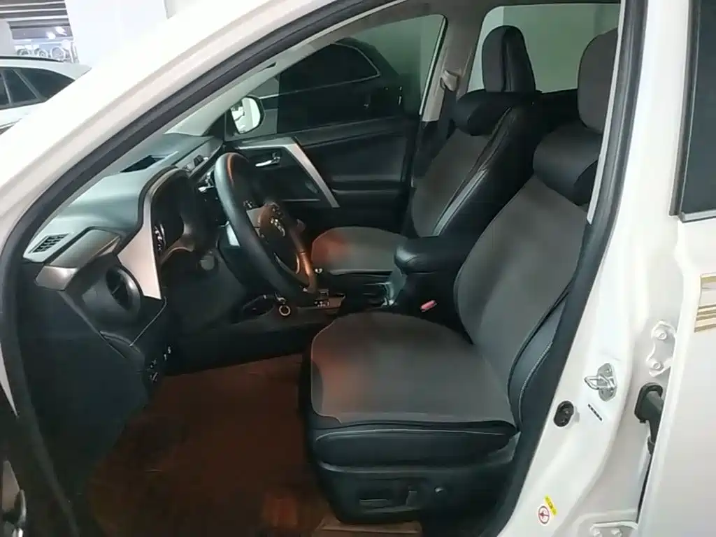 Toyota RAV4 — миниатюра 15
