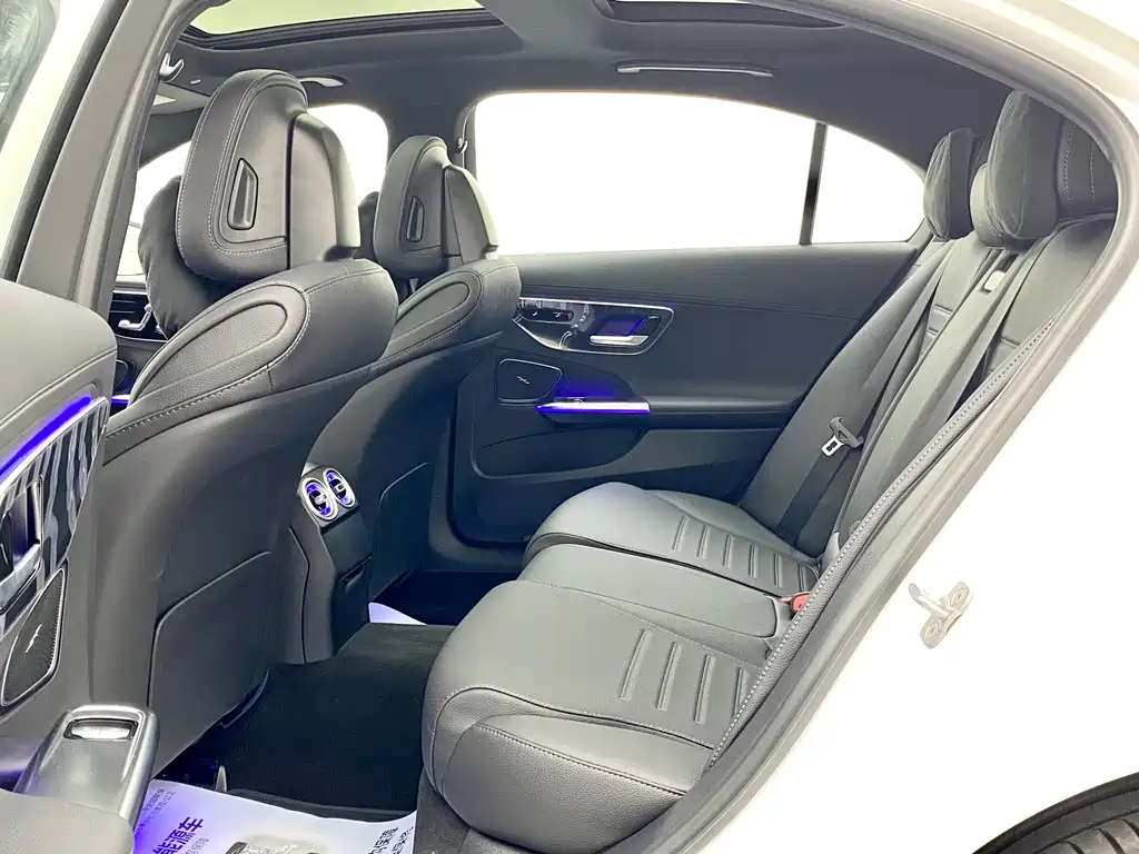 Mercedes-Benz C-Class — миниатюра 11
