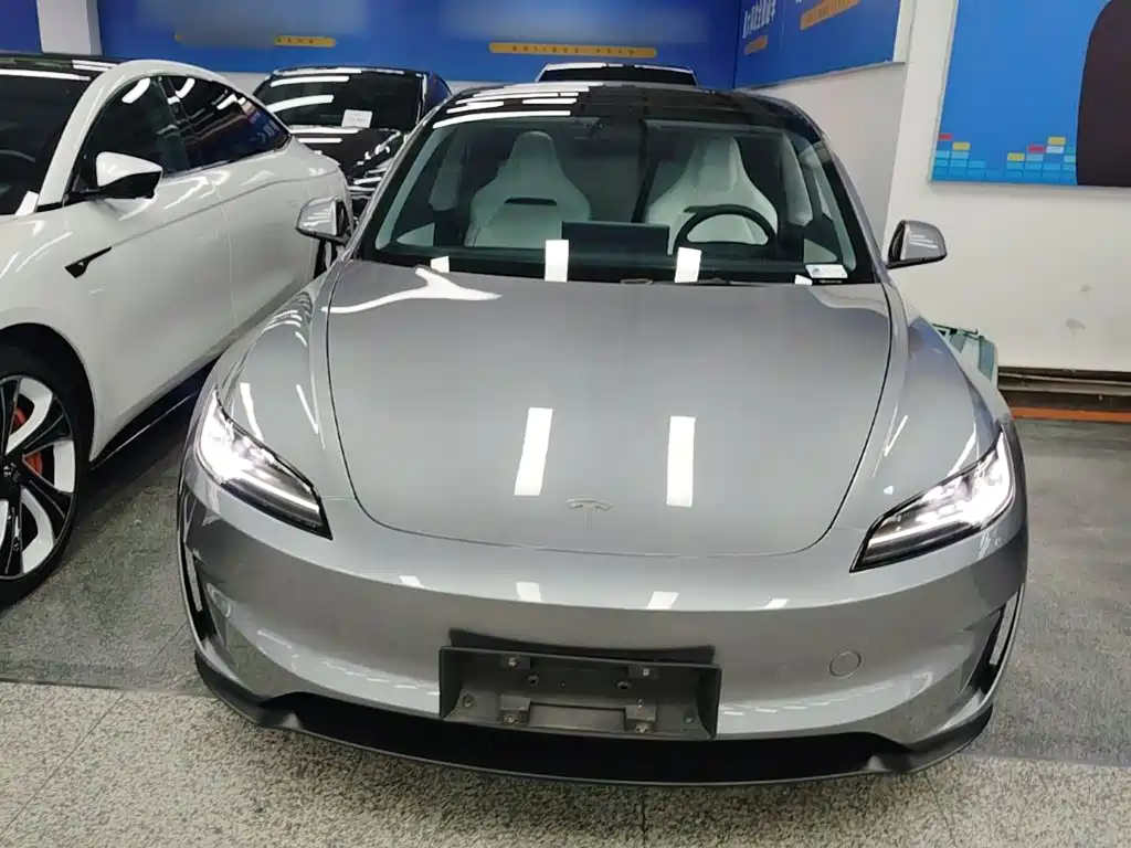 Tesla Model 3 — миниатюра 3