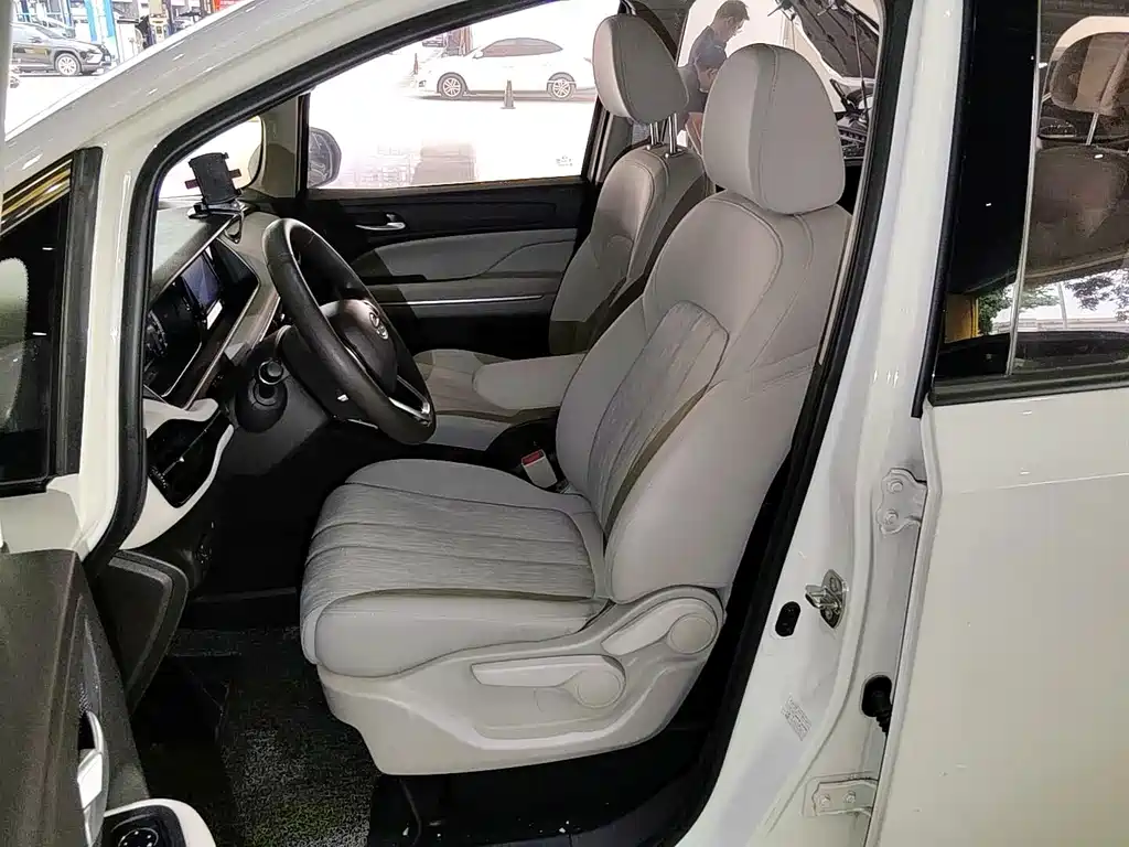 GAC Motor Trumpchi M6 — миниатюра 4