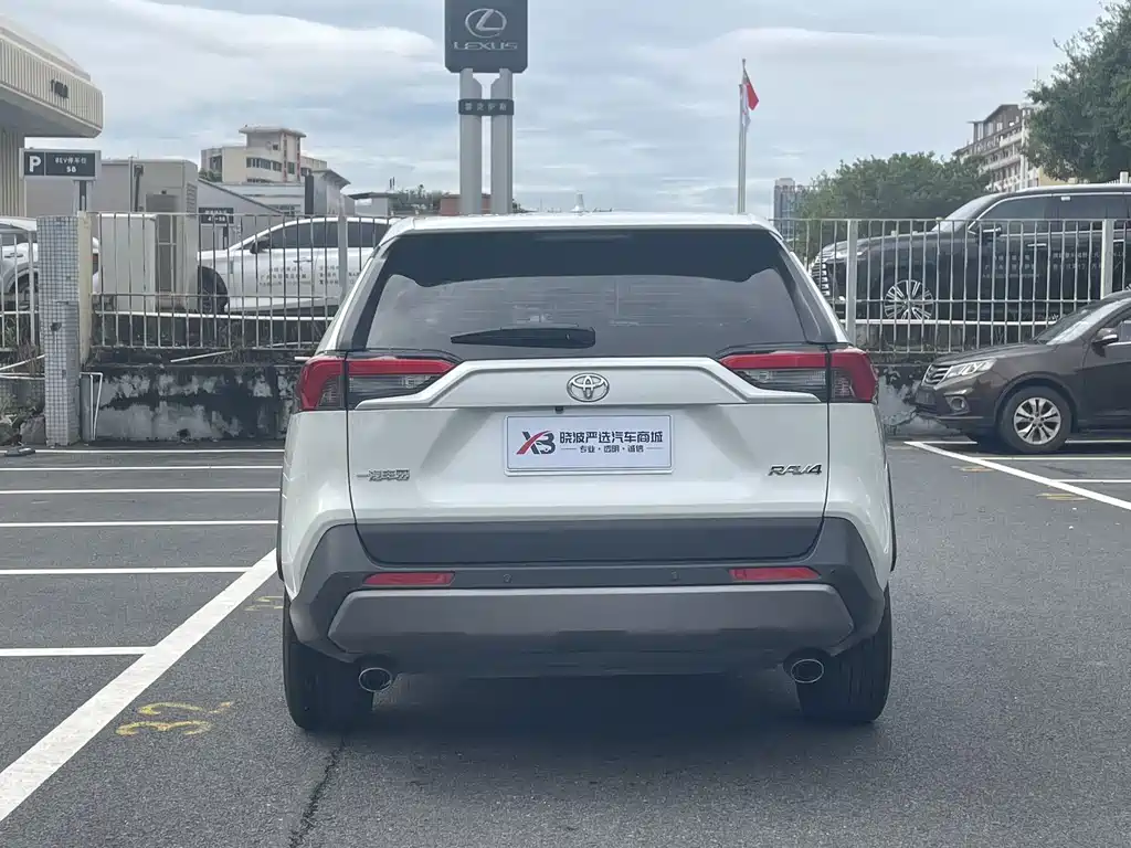 Toyota RAV4 — миниатюра 4