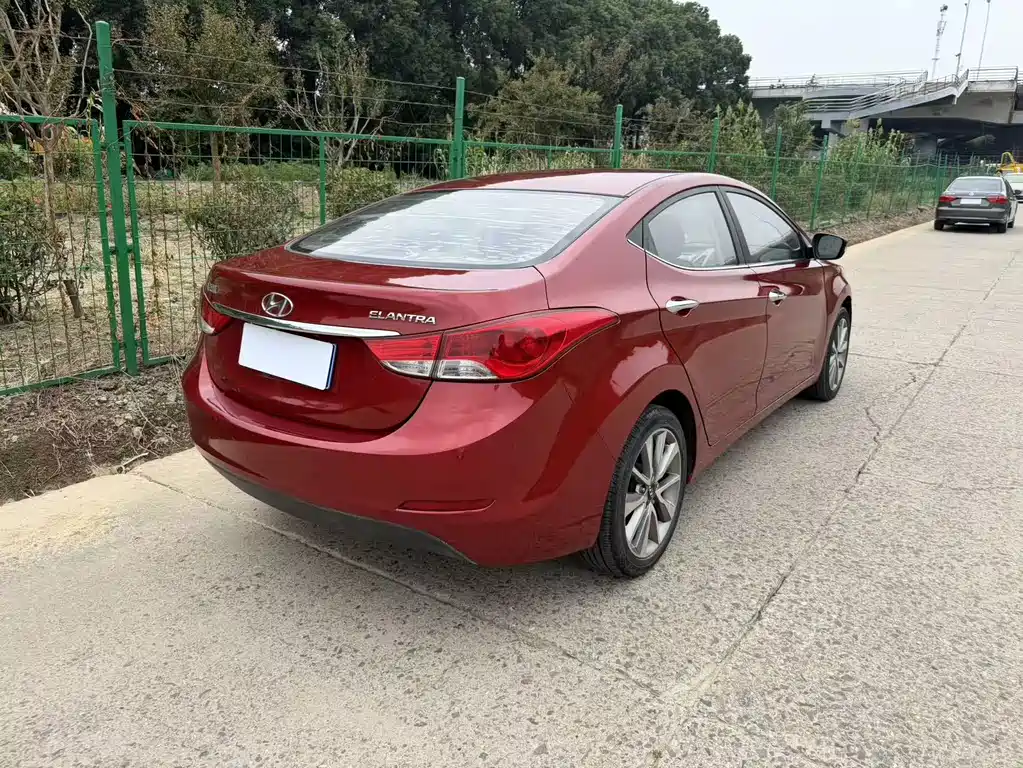 Hyundai Elantra Langdong — миниатюра 16