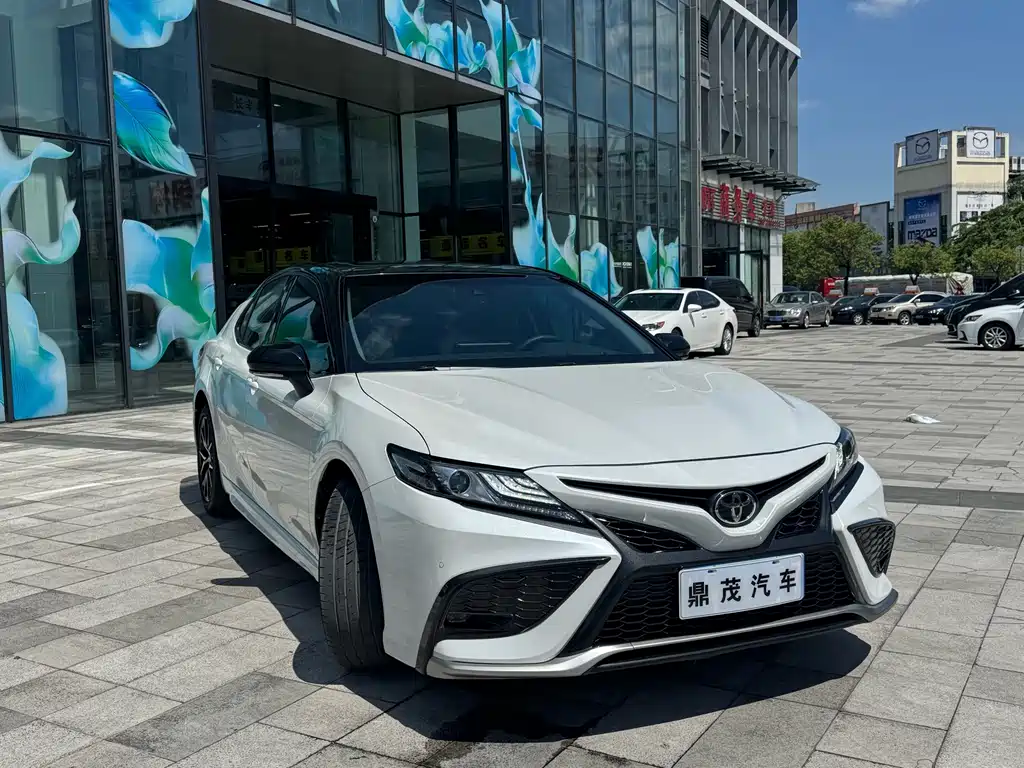 Toyota Camry — миниатюра 8