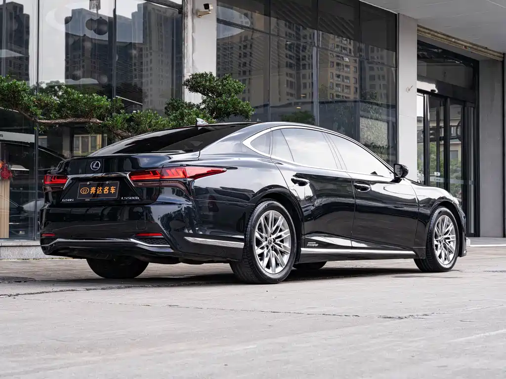 Lexus LS — миниатюра 3