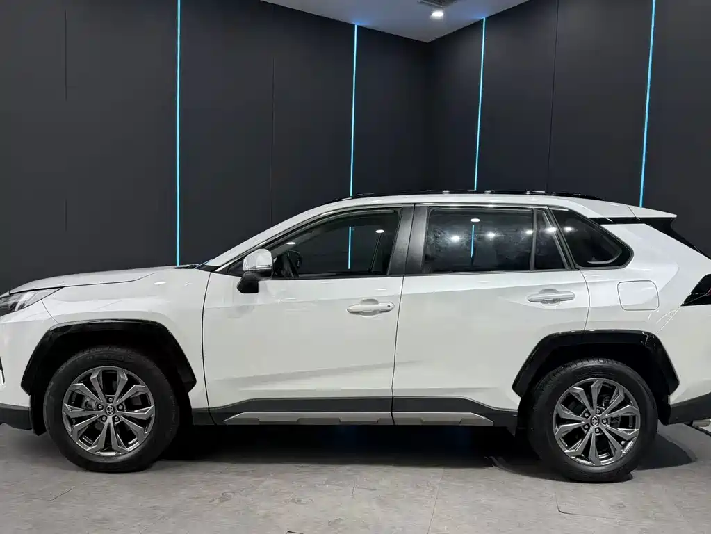 Toyota RAV4 — миниатюра 4