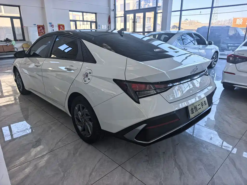 Hyundai Elantra - фото 9