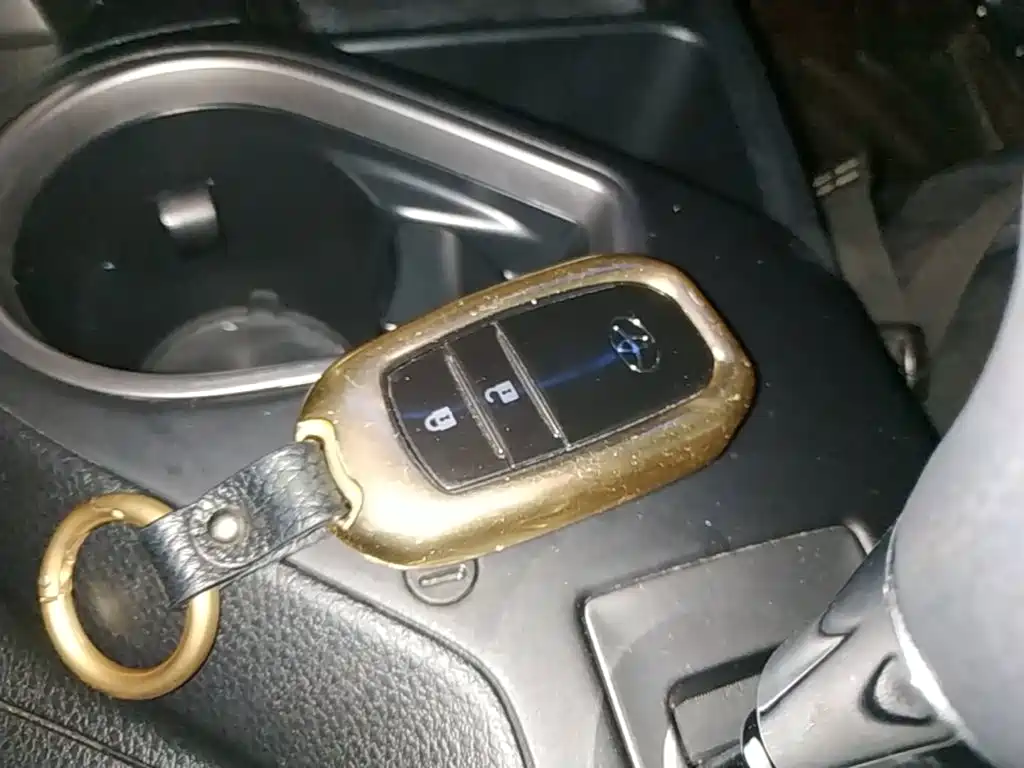 Toyota RAV4 — миниатюра 9
