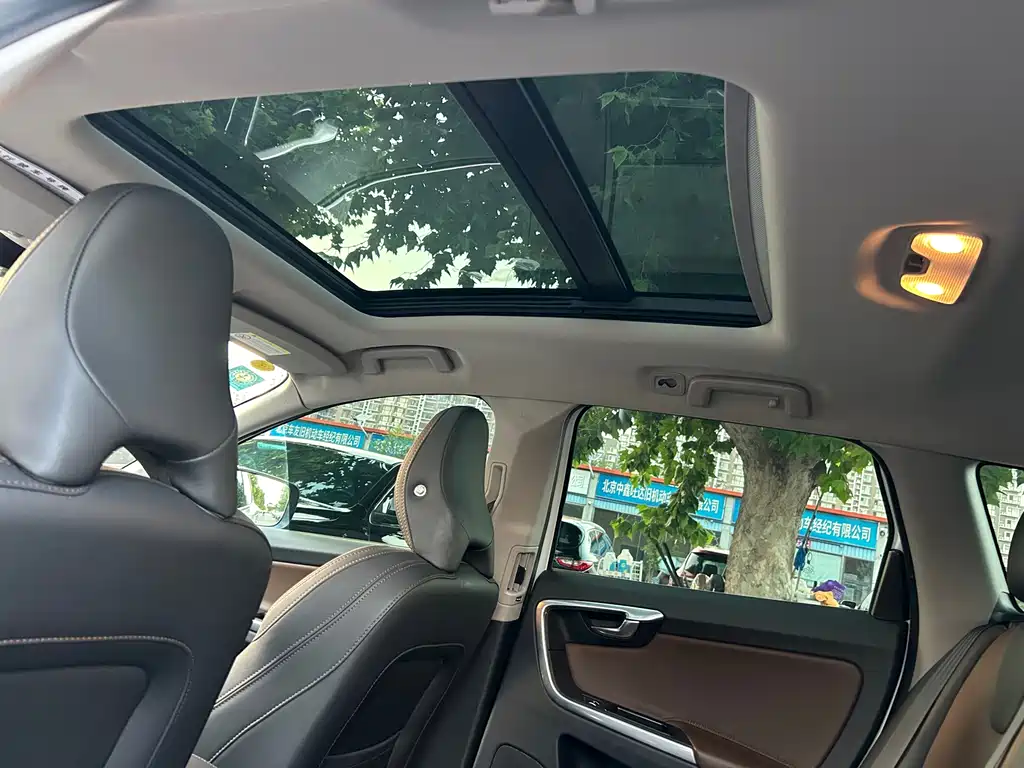 Volvo XC60 — миниатюра 12