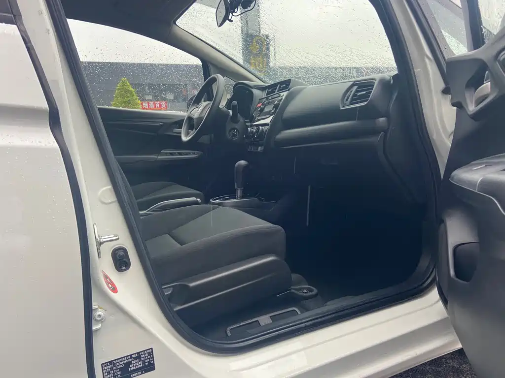Honda Fit — миниатюра 10