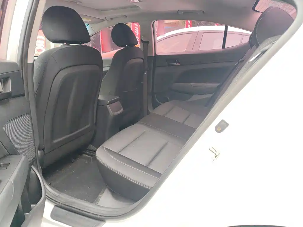 Hyundai Elantra — миниатюра 17