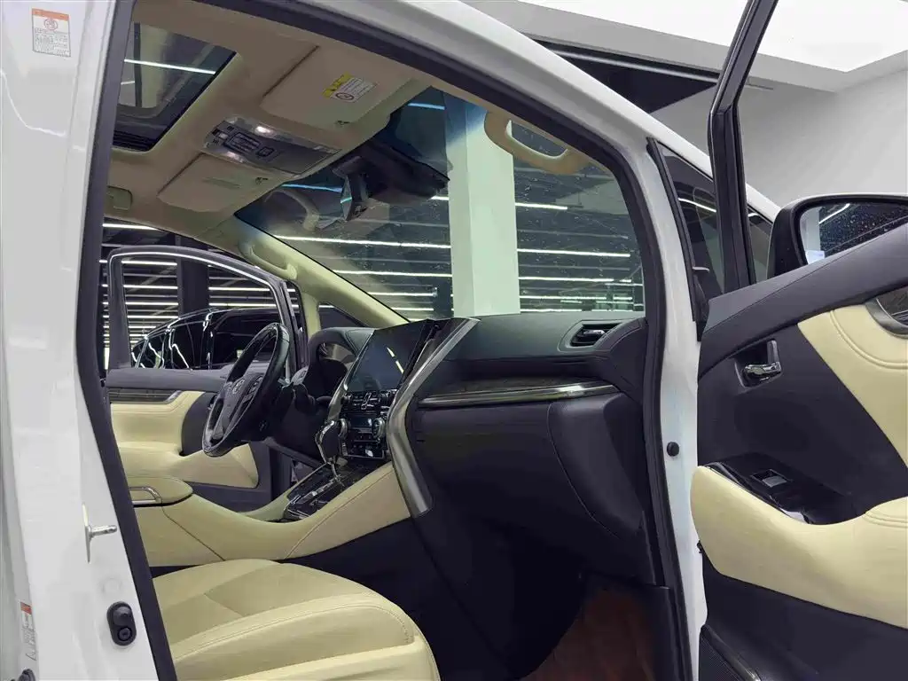 Toyota Vellfire — миниатюра 10
