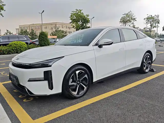 2024 Geely Galaxy L6