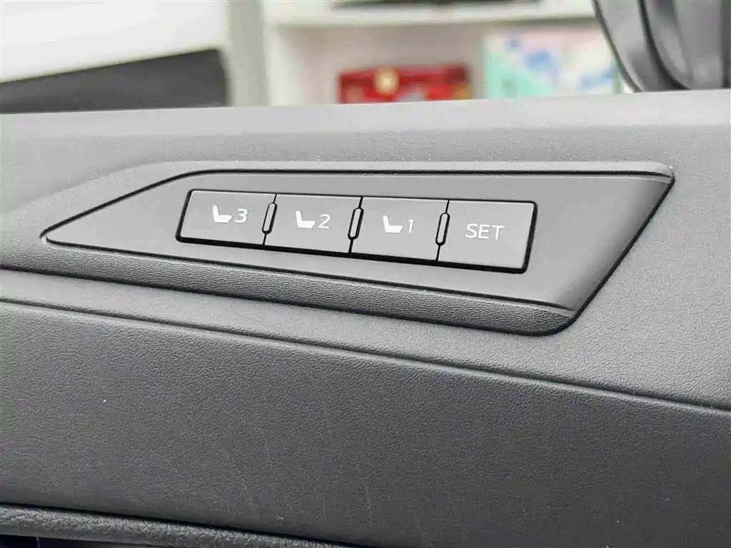 Toyota Vellfire — миниатюра 16