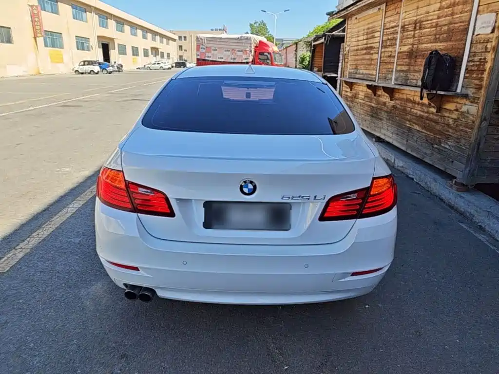 BMW 5 Series — миниатюра 6