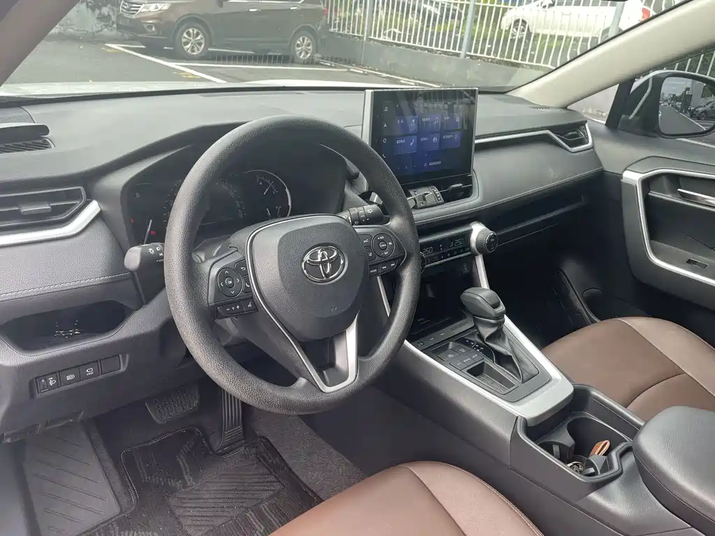 Toyota RAV4 — миниатюра 12