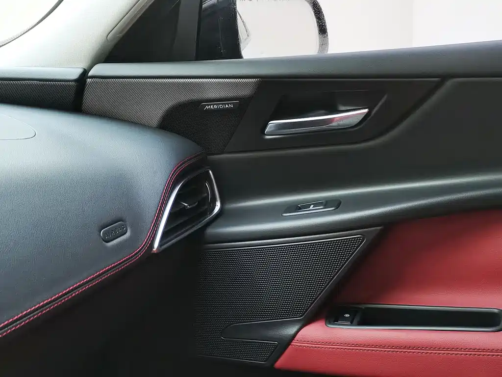 Jaguar XE — миниатюра 12