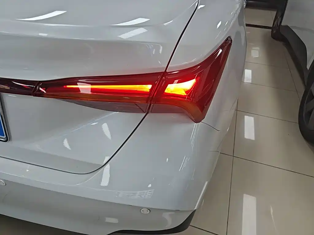 Toyota Avalon — миниатюра 8