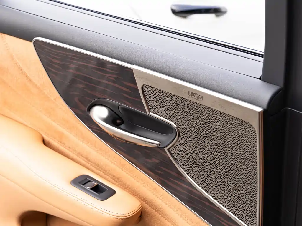Lexus LS — миниатюра 18