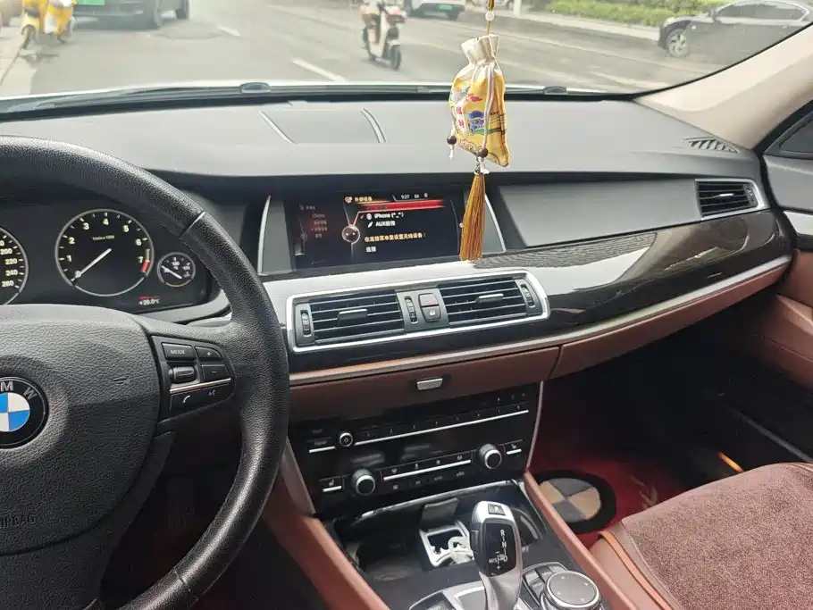 BMW 5 Series GT — миниатюра 12