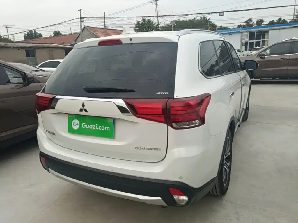 Mitsubishi Outlander — миниатюра 7