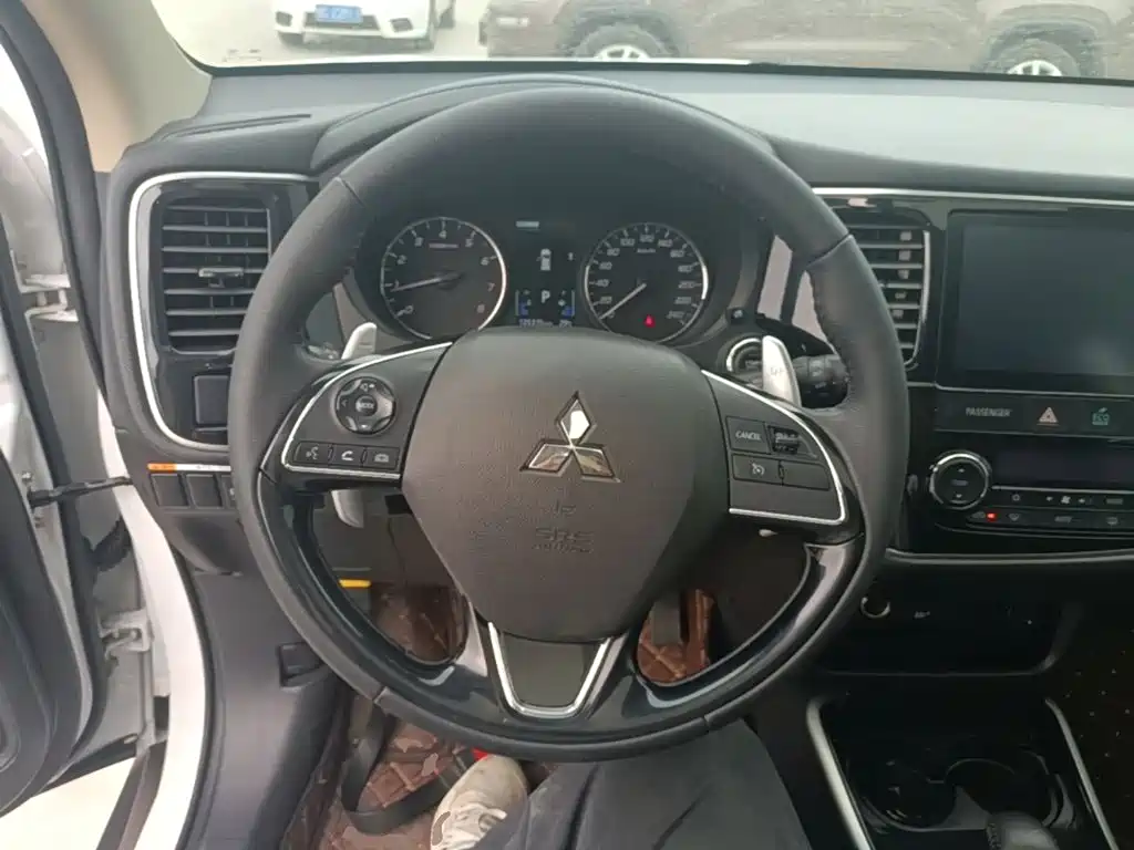 Mitsubishi Outlander — миниатюра 11