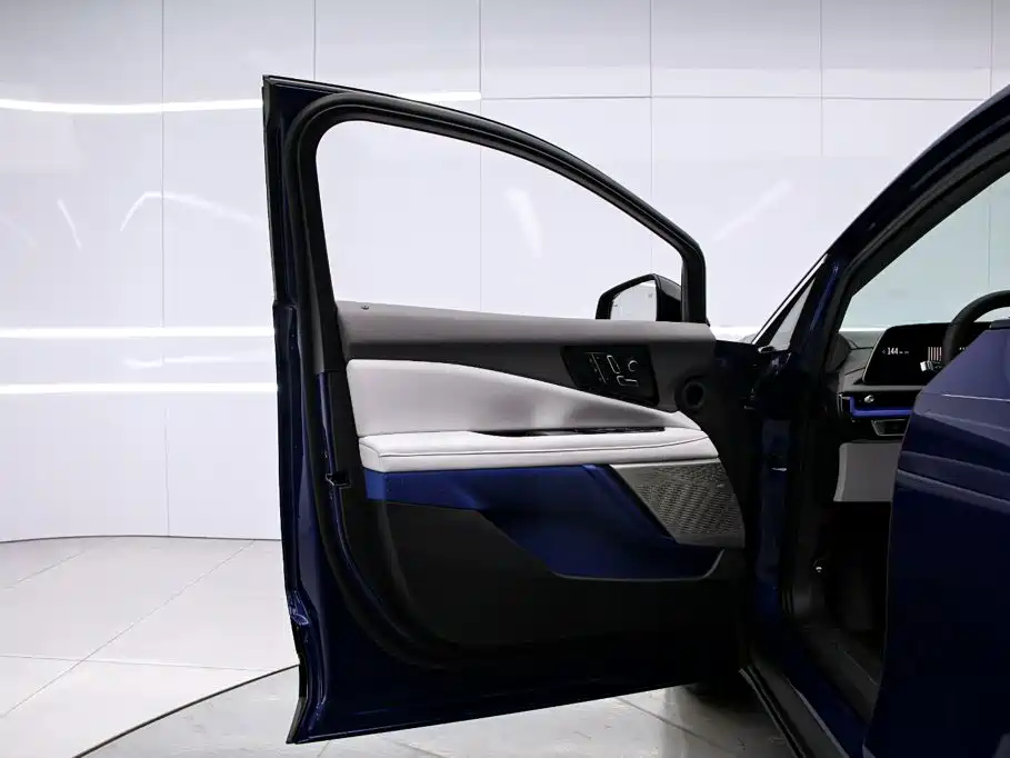 Cadillac IQ — миниатюра 12