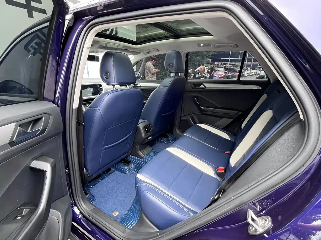 Volkswagen T-Roc — миниатюра 24