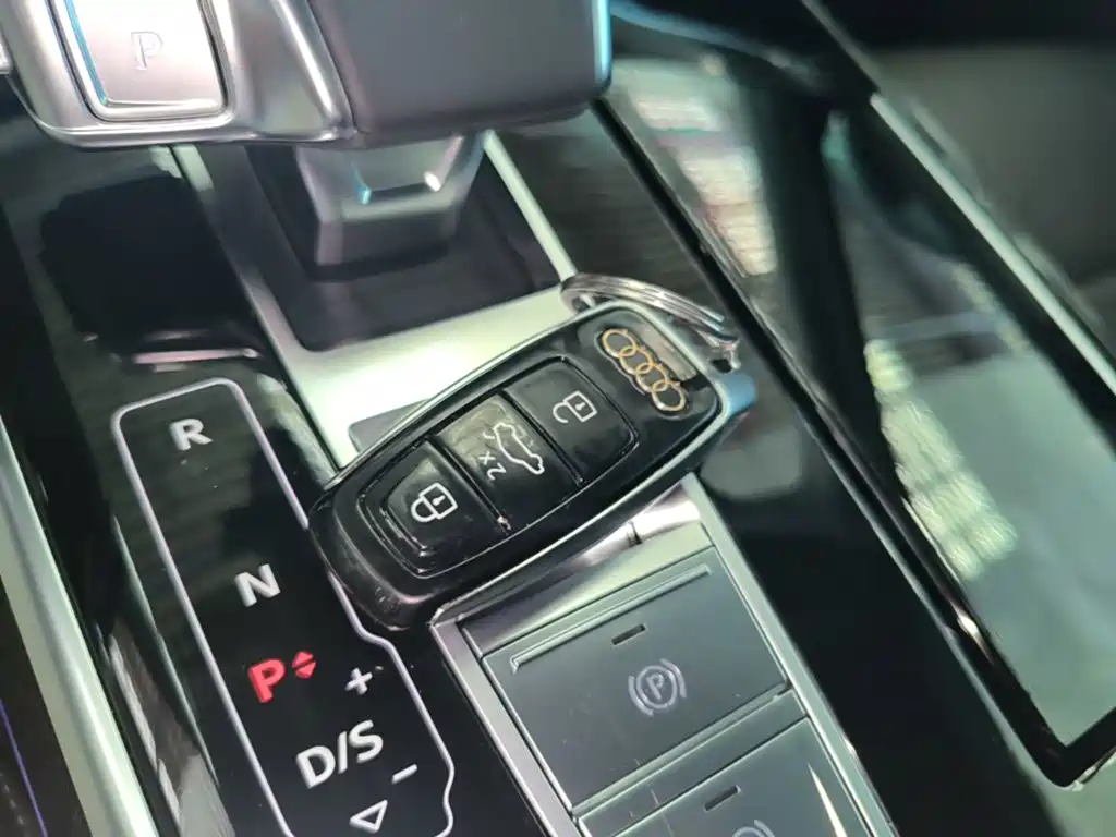 Audi A8 — миниатюра 9