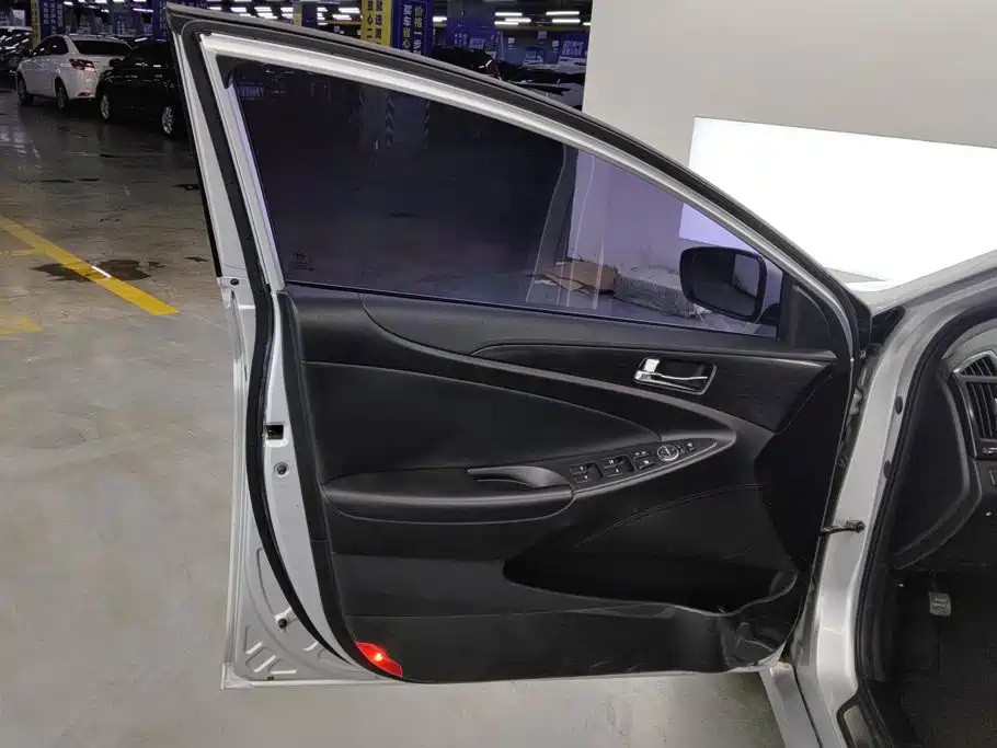 Hyundai Sonata — миниатюра 7