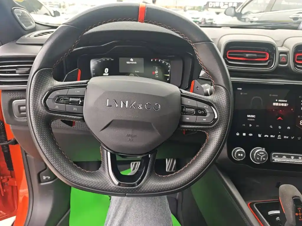 Lynk & Co 02 Hatchback — миниатюра 11