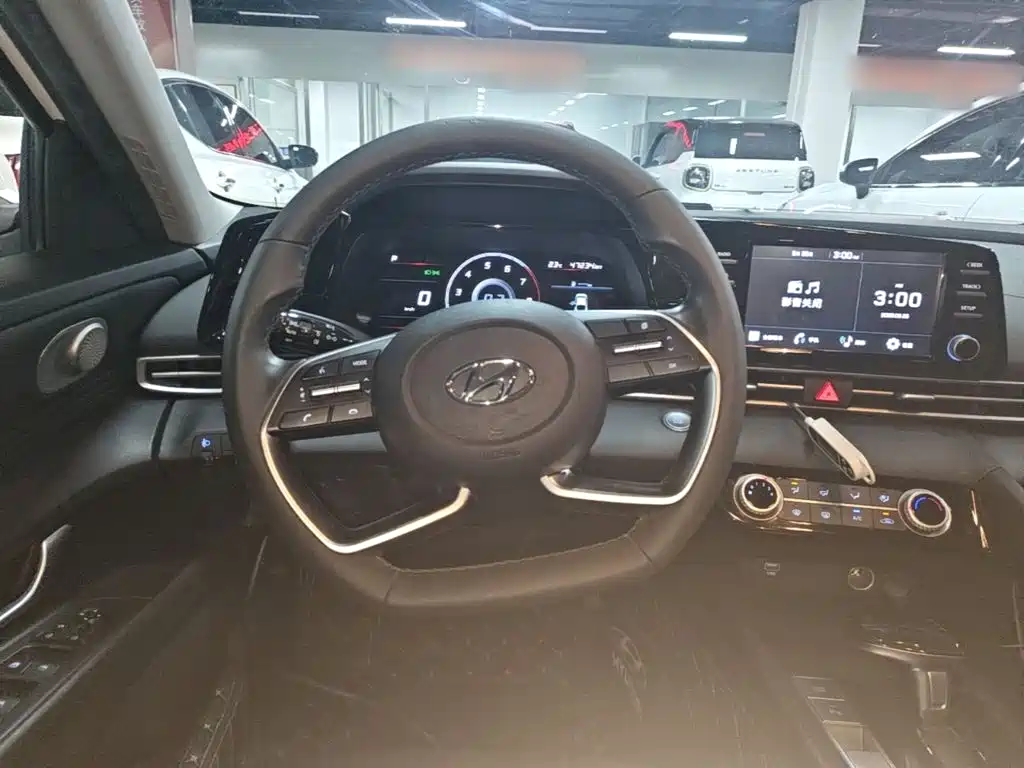 Hyundai Elantra — миниатюра 11