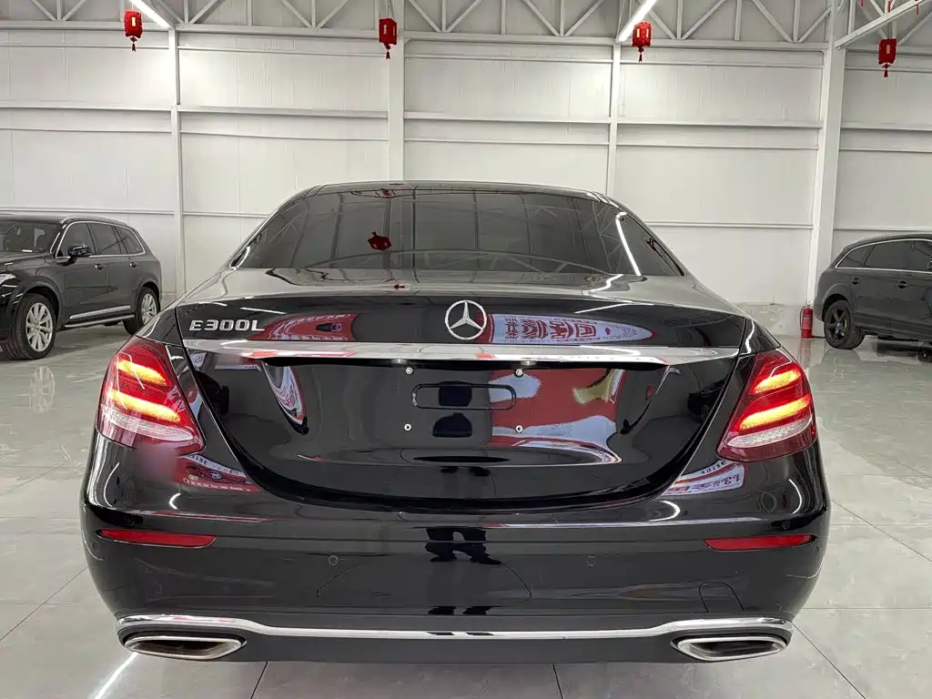 Mercedes-Benz E-Class — миниатюра 8