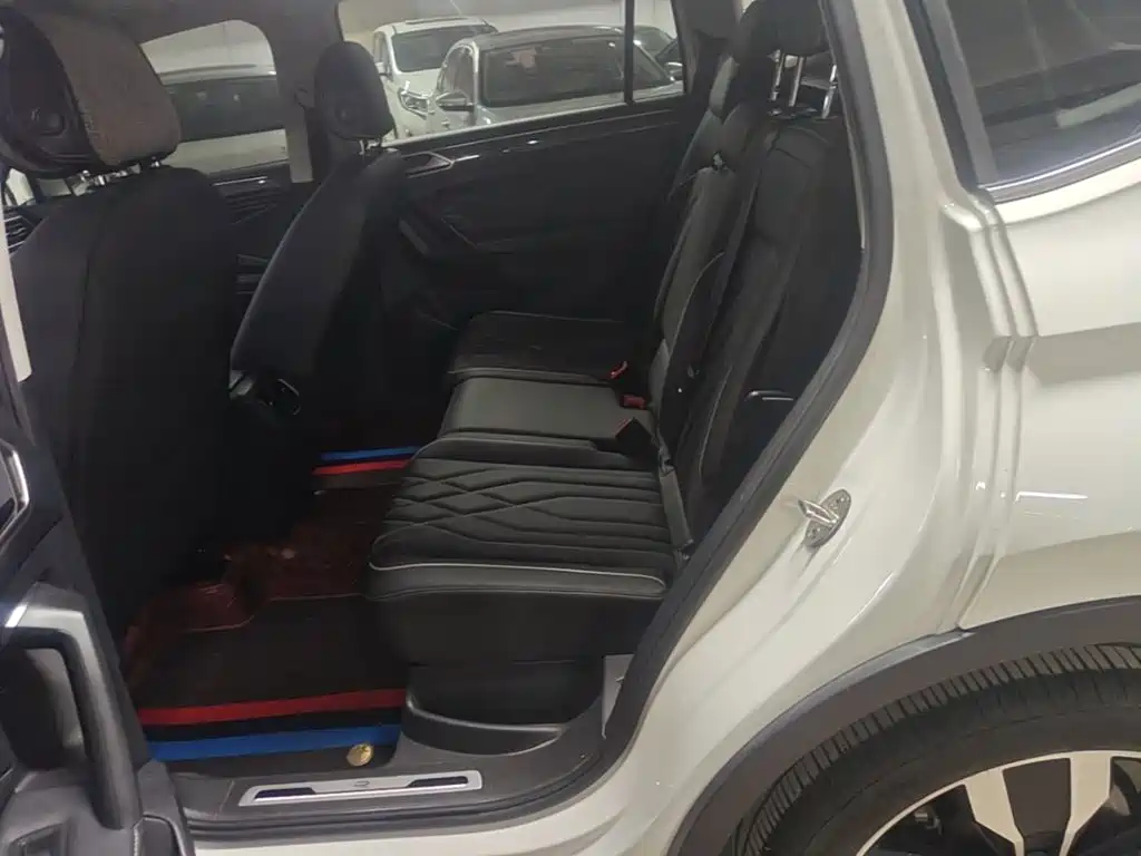 Volkswagen Tiguan L — миниатюра 19