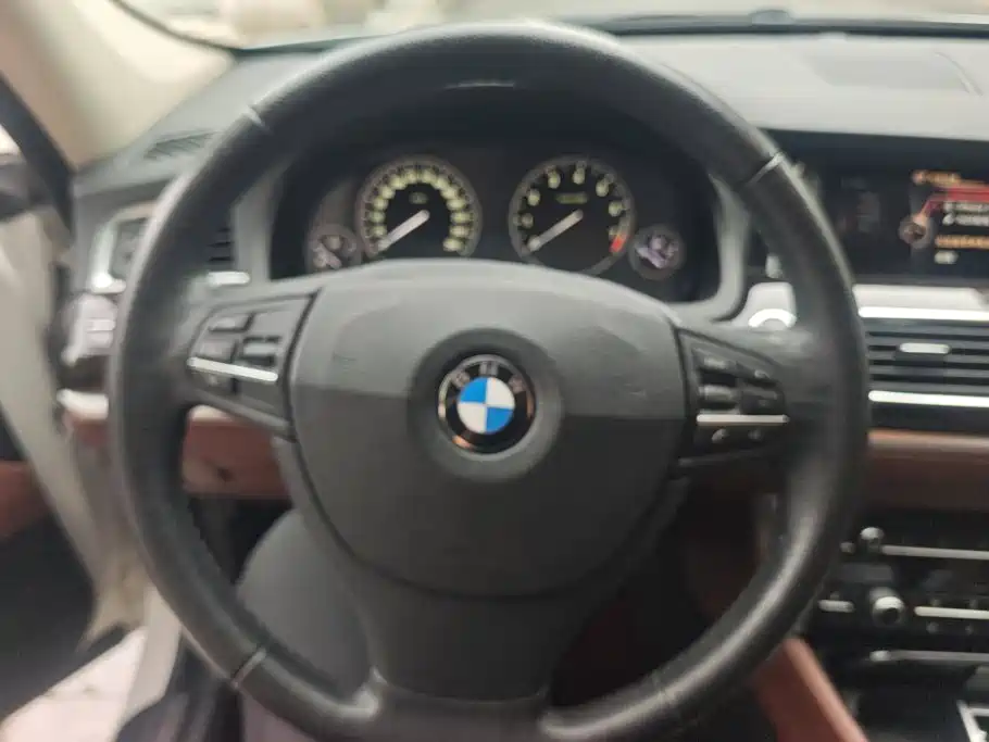 BMW 5 Series GT — миниатюра 15