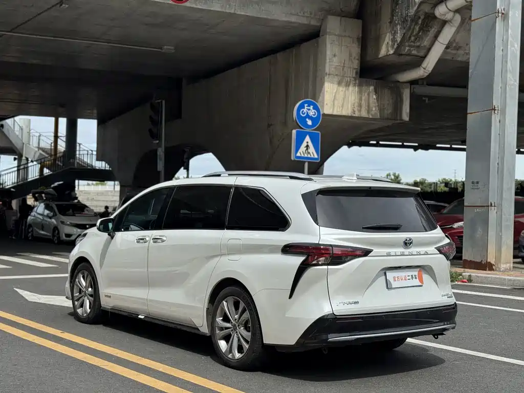 Toyota Sienna 2023 2.5L