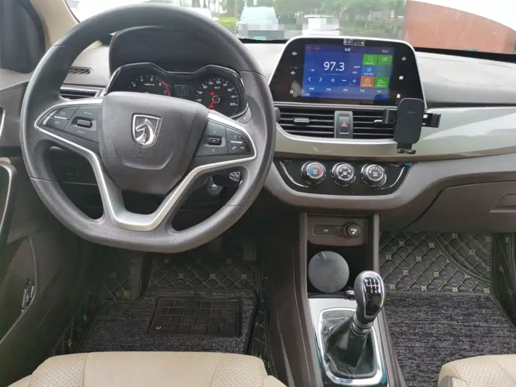 Baojun 310W 2017 1.5L MT Fashion V