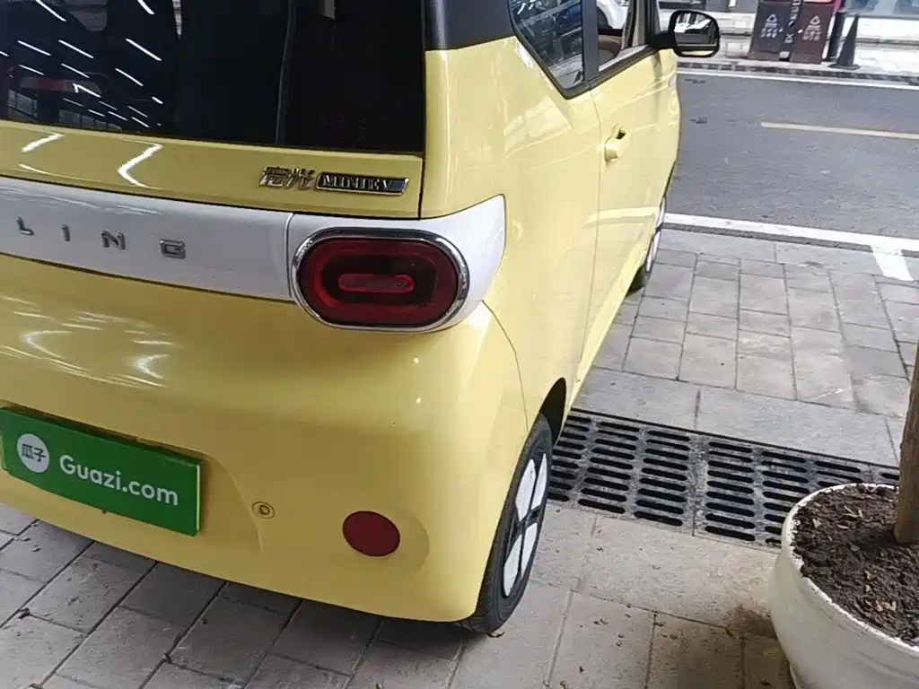 Wuling MINIEV — миниатюра 8