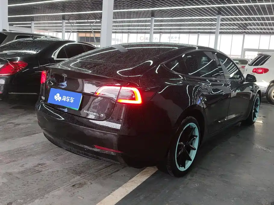 Tesla Model 3 — миниатюра 3