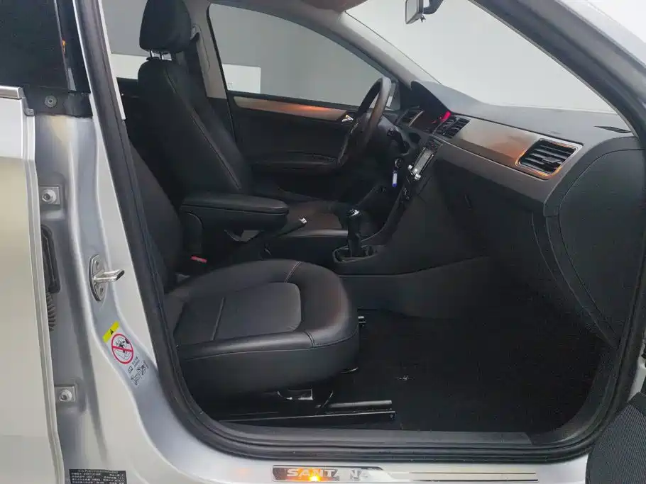Volkswagen Santana — миниатюра 8