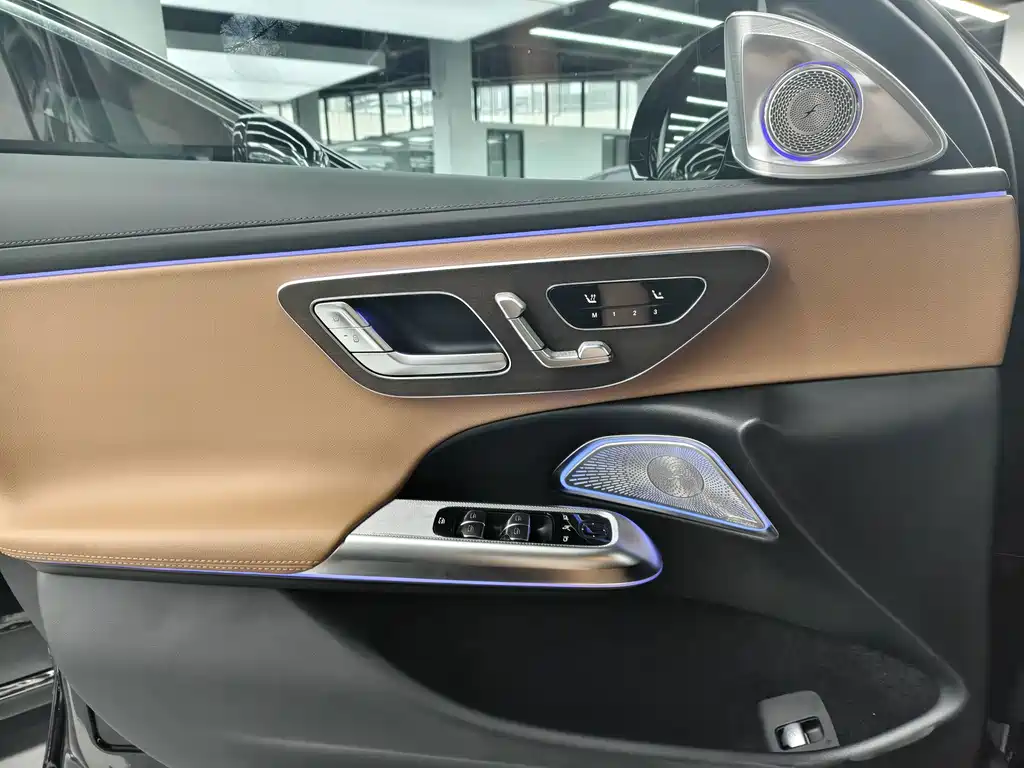 Mercedes-Benz E-Class — миниатюра 9