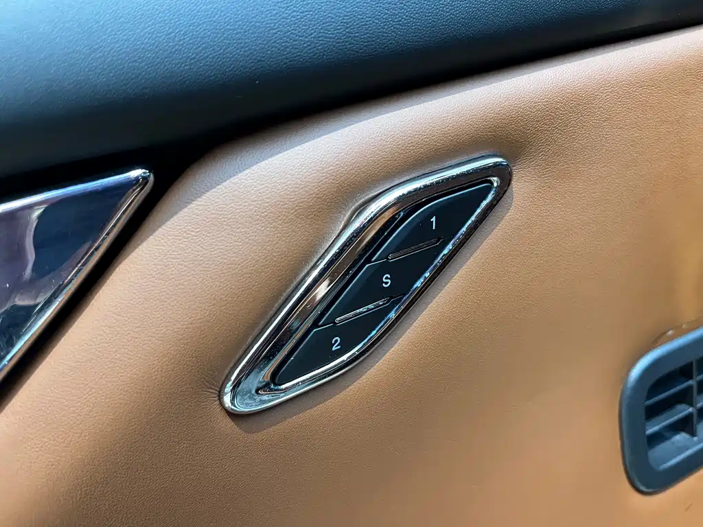 Maserati Quattroporte — миниатюра 18